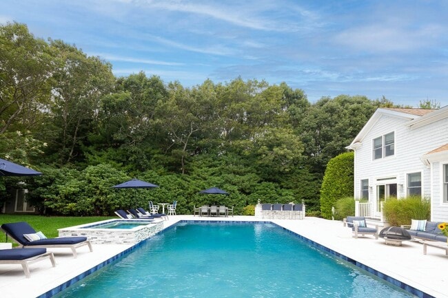 Building Photo - 48 Woodthrush Ln