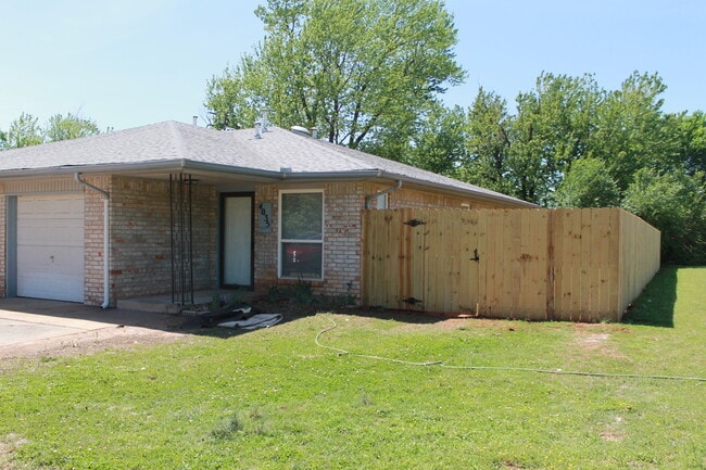 Primary Photo - Better Than New! W/appliances!