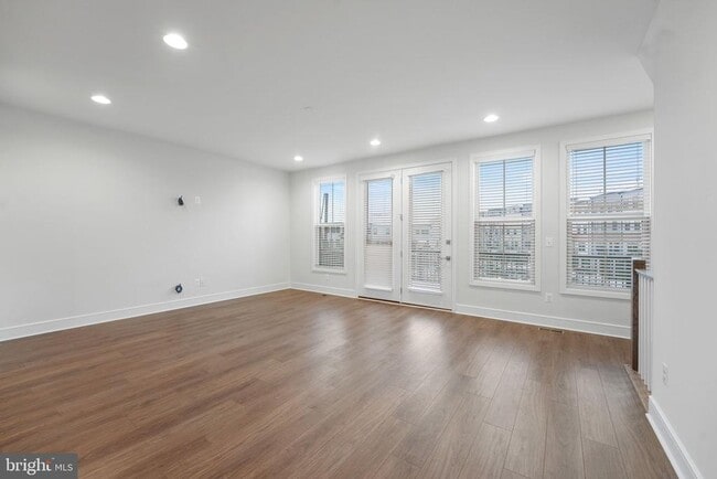 Building Photo - 43421 Farringdon Sq