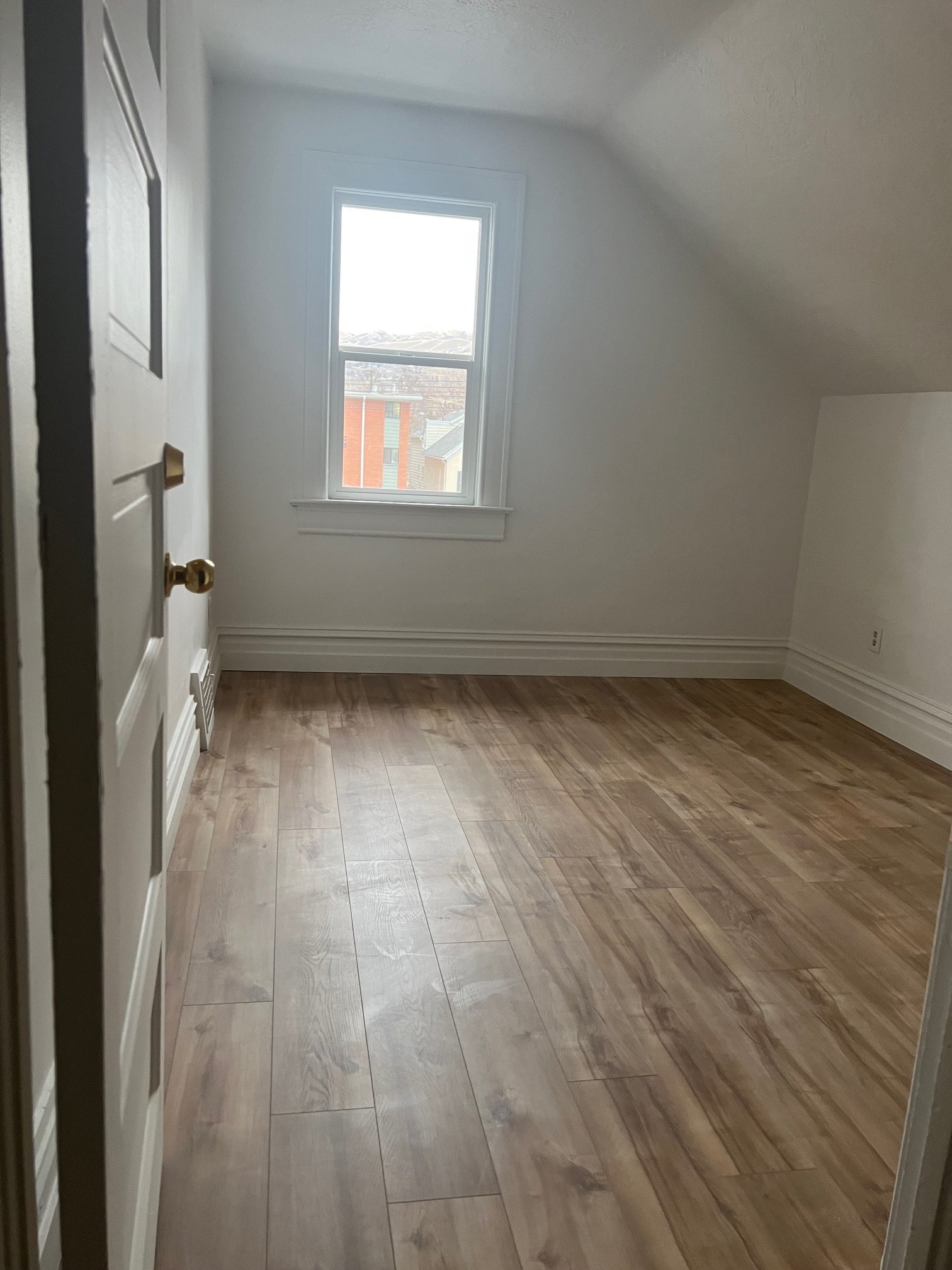 Building Photo - 948 E 400 S