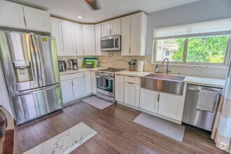 Building Photo - Modern Comfort in Mariners Village – Renov...