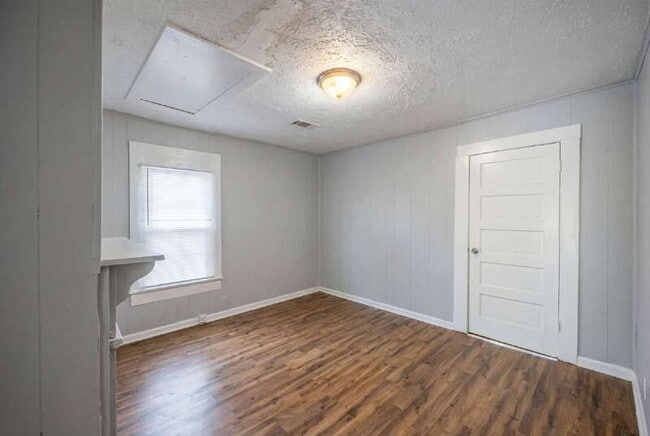 Building Photo - 110 W Mitchell St