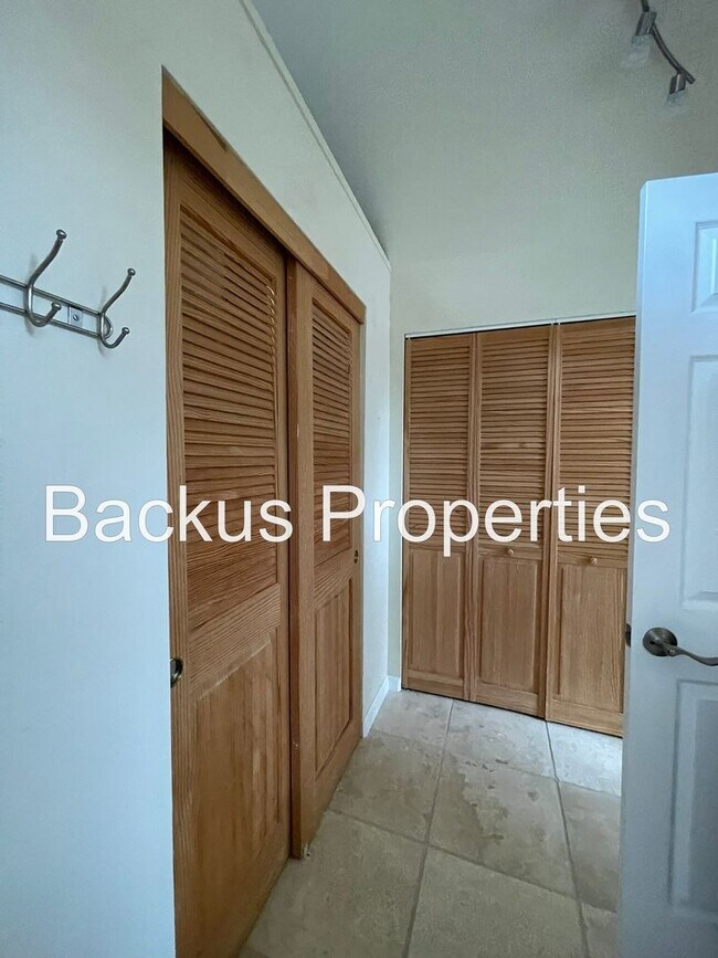 Building Photo - 14685 Charter Oak Blvd
