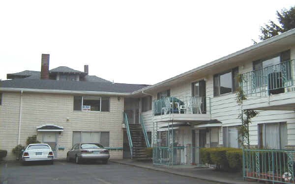 Building Photo - The Lamplighter