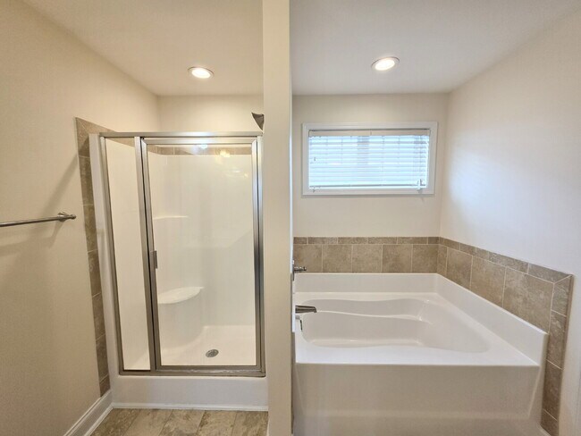 Building Photo - Beautiful Wilmington Floor Plan In Wedgefi...
