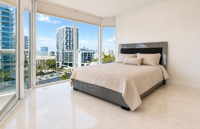 Building Photo - 17555 Collins Ave