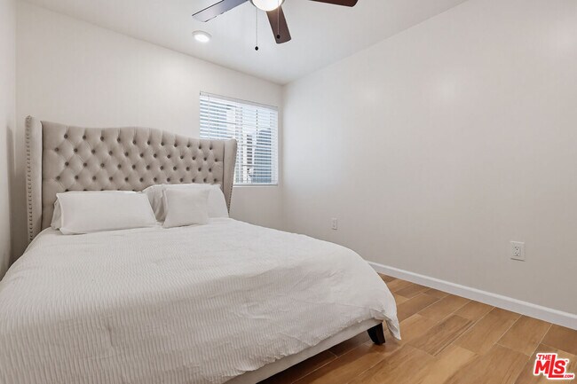 Building Photo - 9209 Paramount Blvd