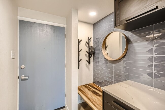 Building Photo - Central 1 BDR / 1 BA Condo in Boulder