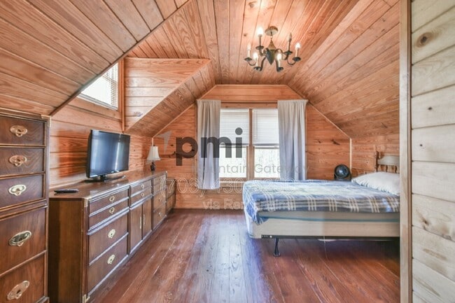 Building Photo - 230 Silver Maple Ln