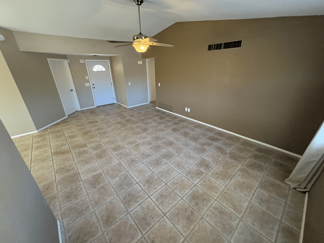 Building Photo - Eastside 3 bedroom 2 bath move in ready