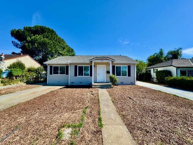 Building Photo - 15110 Woodard Rd