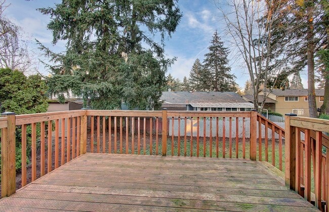 Building Photo - Coveted Cascade Park Area Split Entry Home
