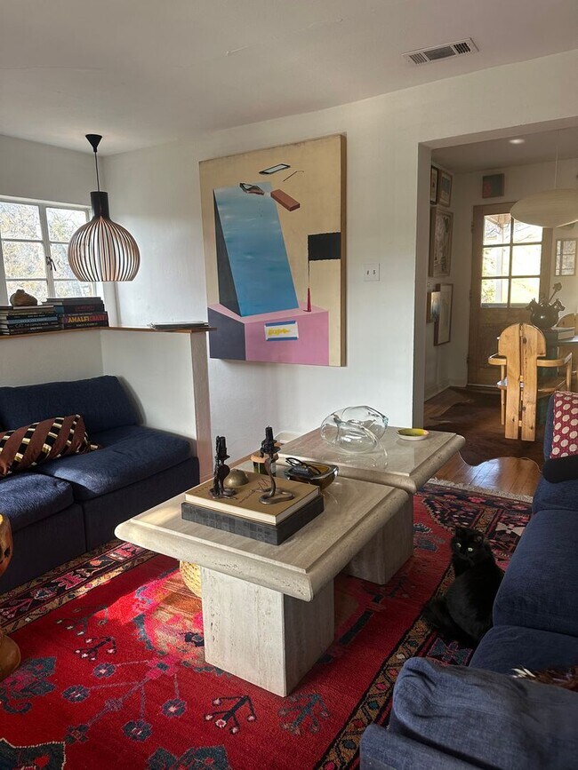 Building Photo - F28