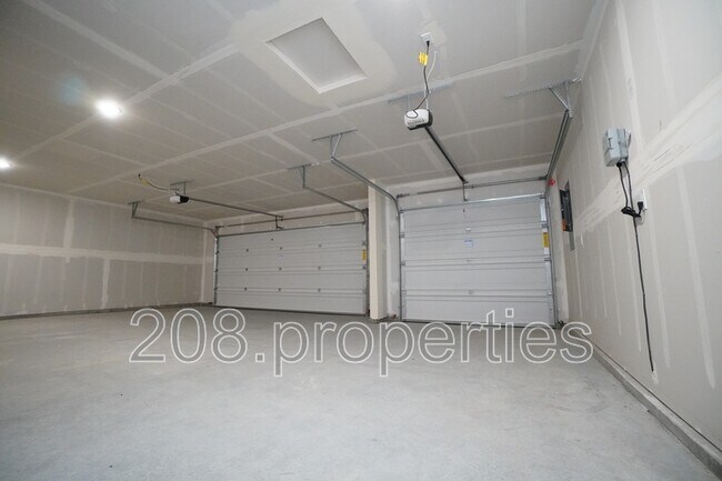 Building Photo - 1218 W Bass River Dr