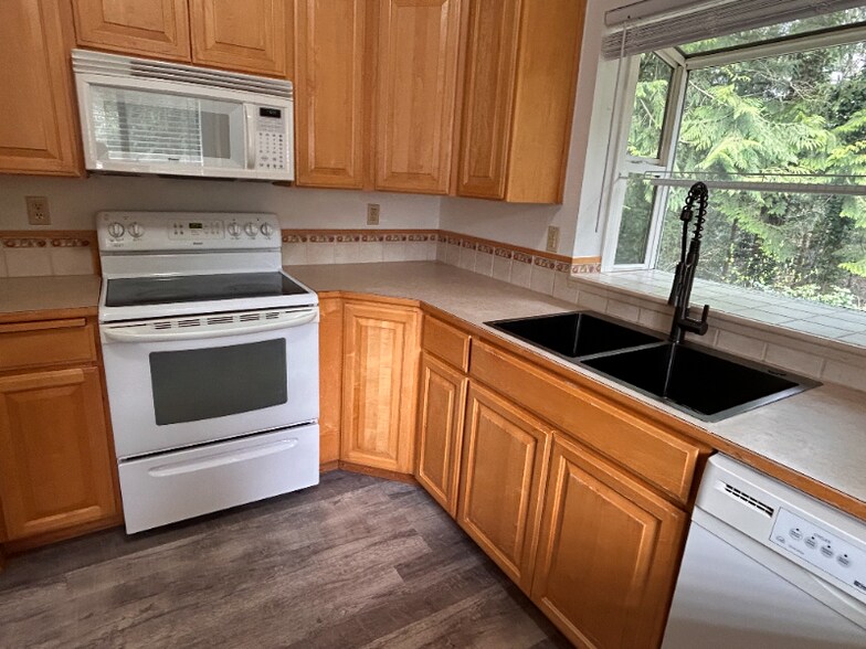 Building Photo - 4419 178th Ave Ct E