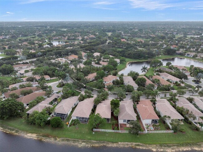 Building Photo - 2553 Bay Pointe Dr