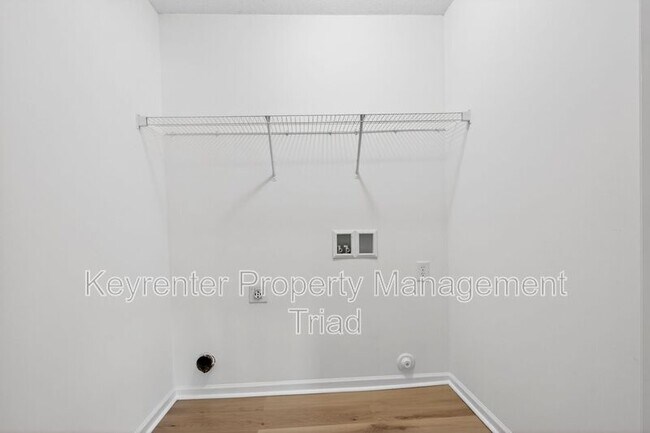 Building Photo - 2703 Stafford St