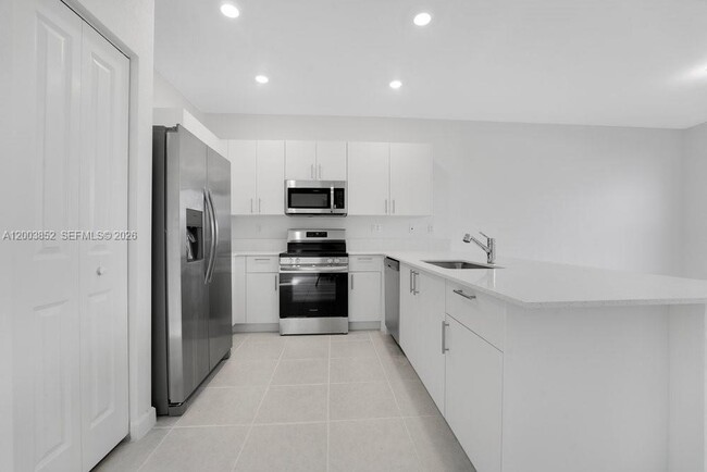 Building Photo - 2619 SE 28th Dr