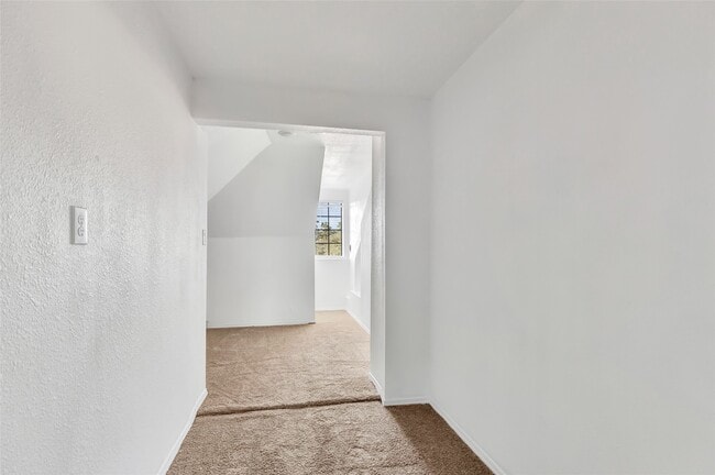 Building Photo - 16942 Lake Willowby Ln