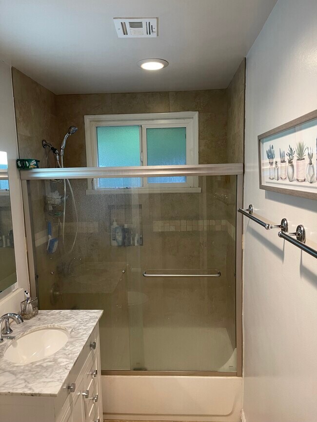 Building Photo - 7236 Oakdale Ave