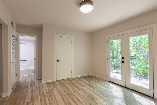 Building Photo - 3bd/3ba Home w/ Fully Fenced Backyard and Deck!