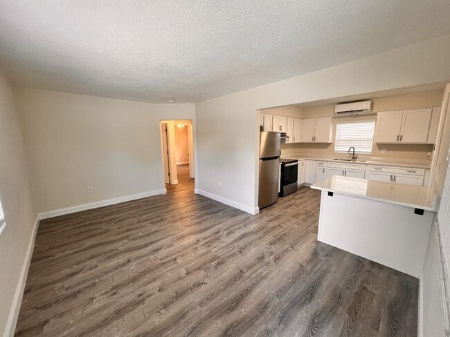Building Photo - 2414 Formosa Ave
