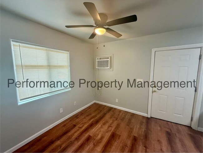 Building Photo - 1311 E 18th St