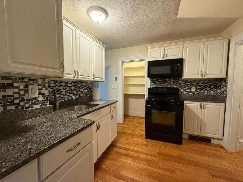 Primary Photo - 62A Willow Ave
