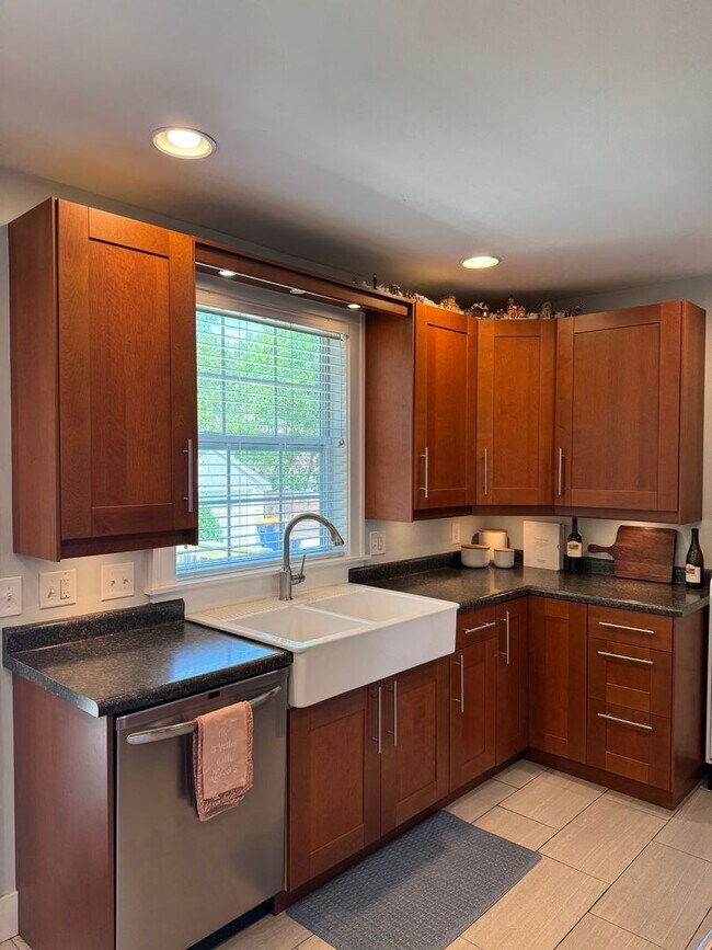 Building Photo - East Grand Rapids Gem: 4-Bedroom, 2-Bath U...