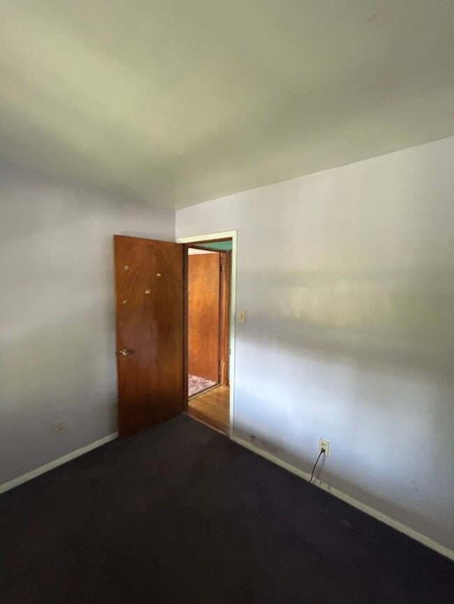 Building Photo - 2611 Meadowlane Dr