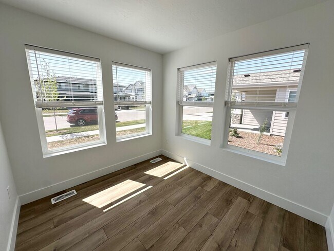 Building Photo - Spacious Luxury Townhome Designed for Modern Living
