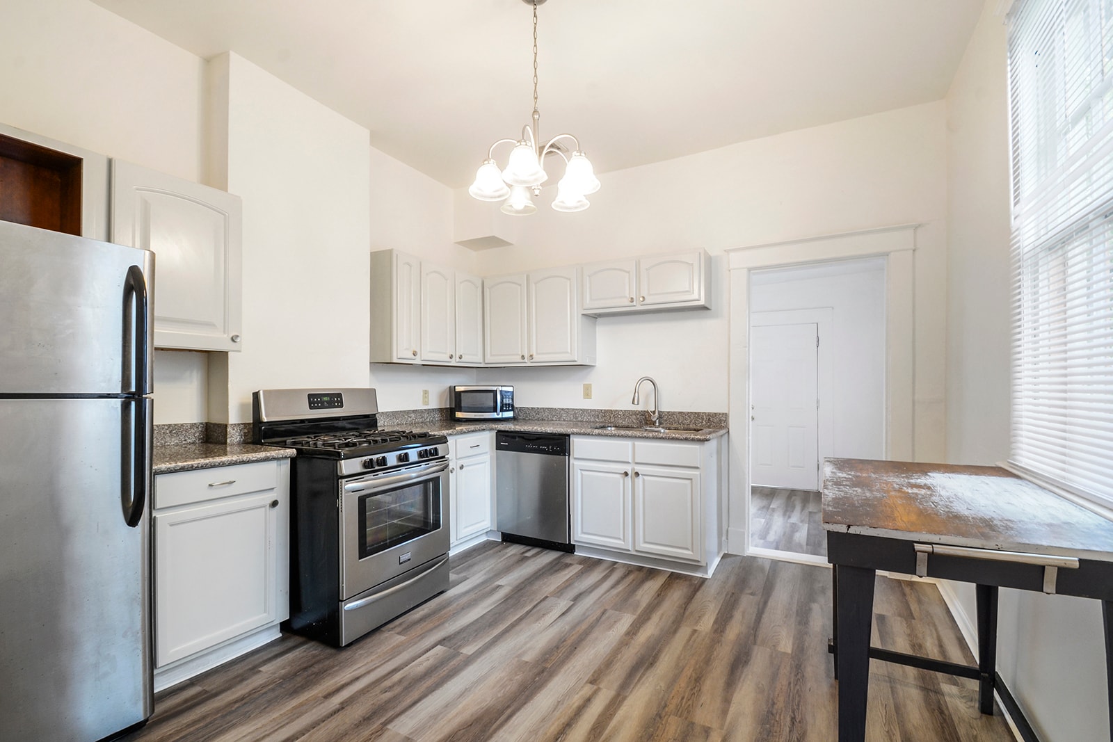 Kitchen has dishwasher and gas stove - 2617 Dante St