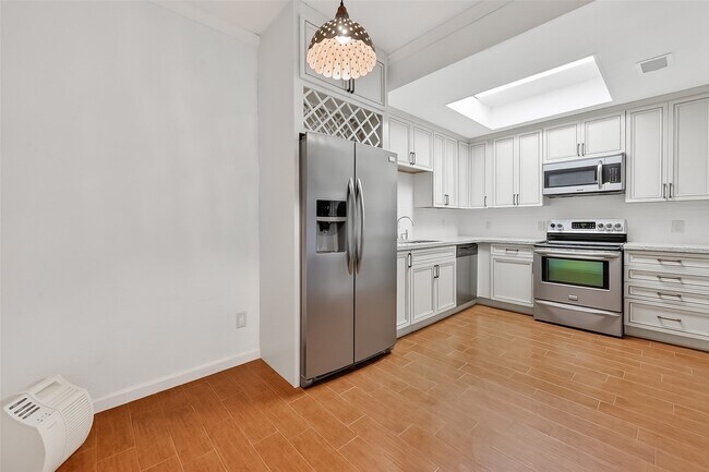 Building Photo - 11711 Memorial Dr