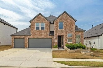 Building Photo - 1921 Bristol St