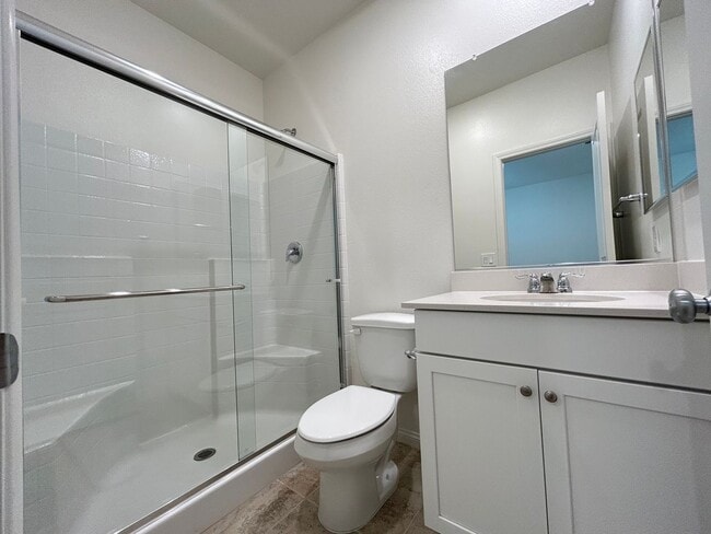 Building Photo - Inspirada Two-story 5-bedroom 4.5-bathroom Home!