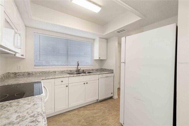 Building Photo - 3569 Bee Ridge Rd