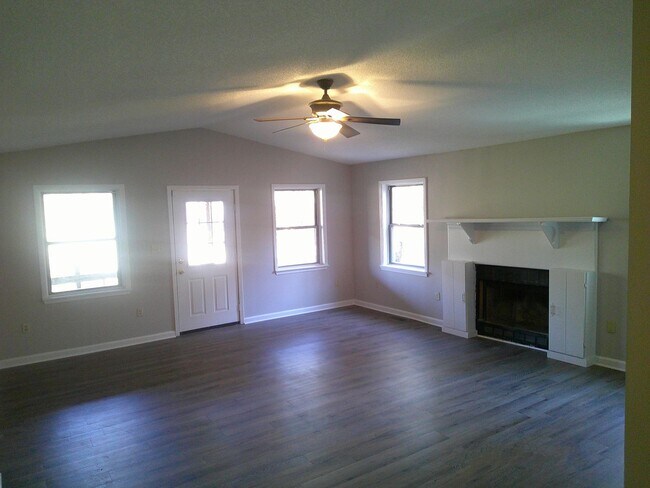 Building Photo - 779 Ridge Crest Dr