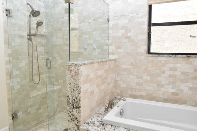 Building Photo - 6735 Lago Vista Terrace