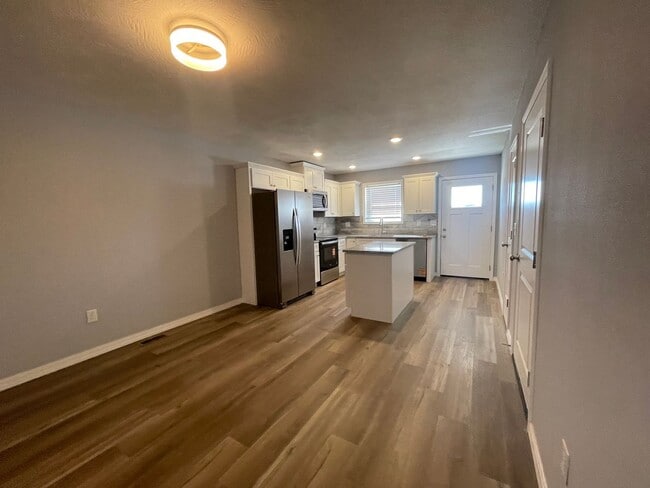 Building Photo - Never Occupied - Brand New 2 bedroom 2 bath Duplex in Kimberling City, MO - Ask us about Move In ...