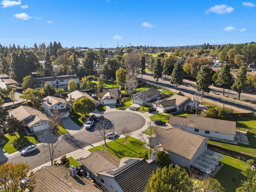 Building Photo - 5059 Via Calderon