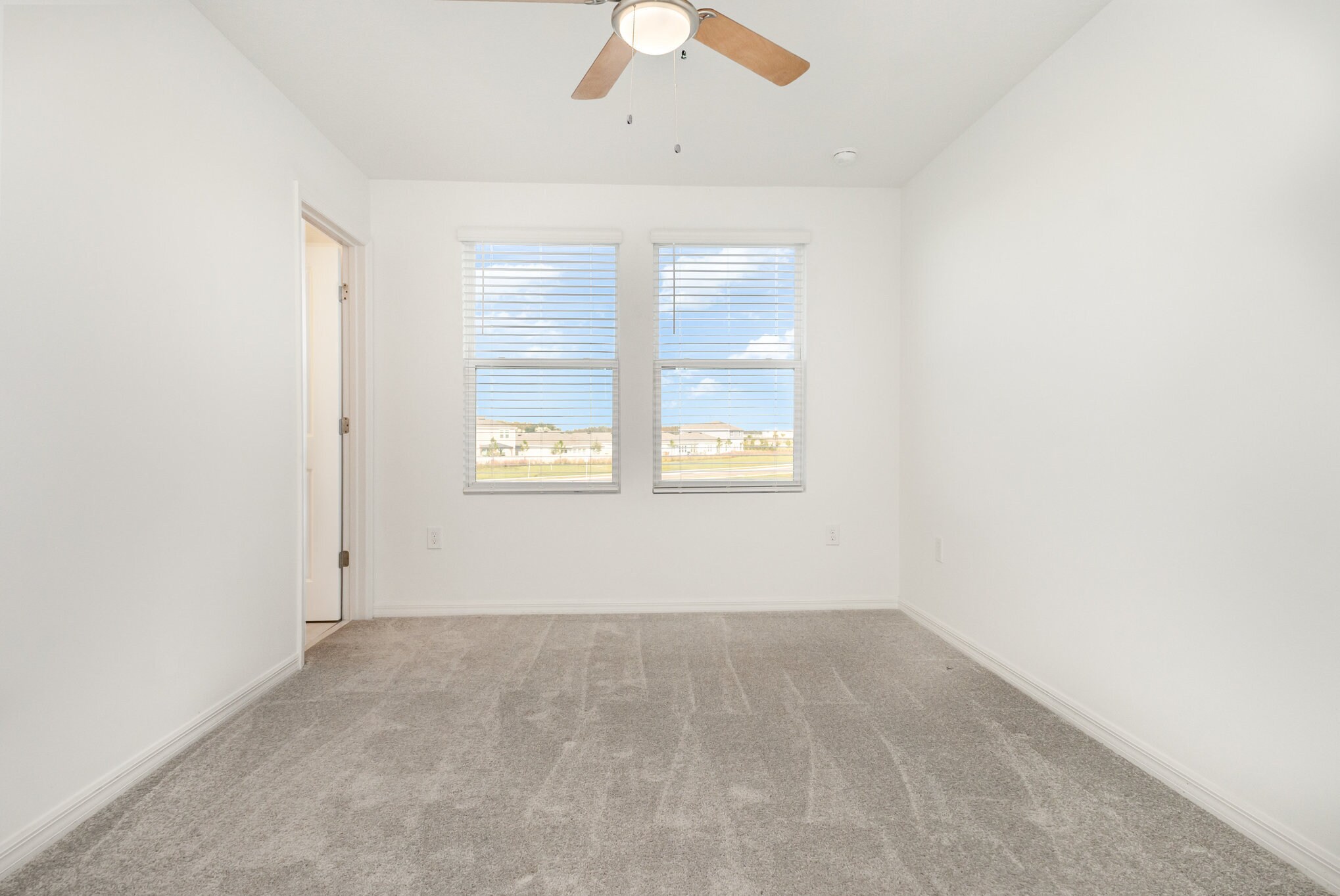 Building Photo - 2037 Viewfinder St