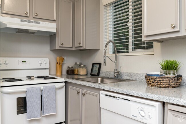 Tamaryn | Townhome B Kitchen - Tamaryn Apartments