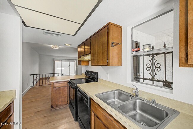 Building Photo - 5207 S Hazelton Ln