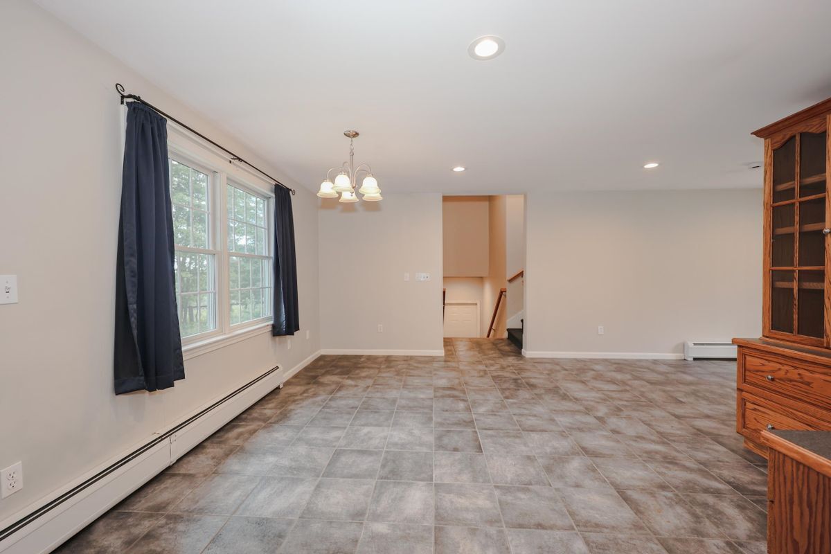 Building Photo - 55 Holbrook Hill Rd
