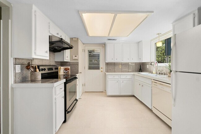 Building Photo - 5901 Camino Seco