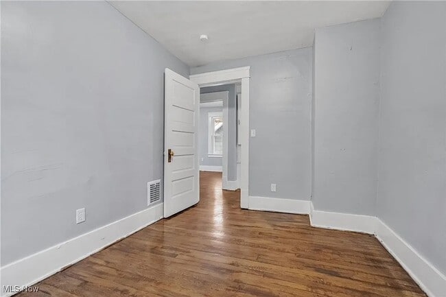 Building Photo - 412 W 28th St