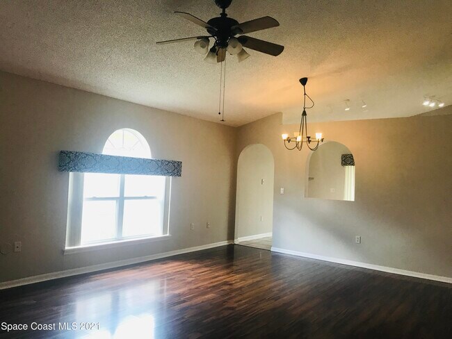 Building Photo - 2824 Maderia Cir