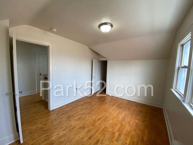 Building Photo - Beautiful 4 Bedroom in North Tacoma!
