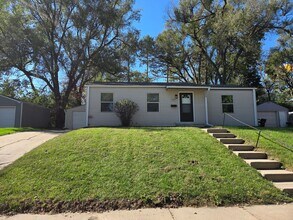 Building Photo - 3 bed 1 bath, 1 car detached garage, newly...