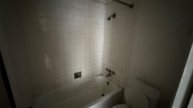 Building Photo - 425 Hawthorne St